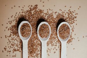 Read more about the article The Benefits of Flaxseeds: Nature’s Tiny Powerhouses